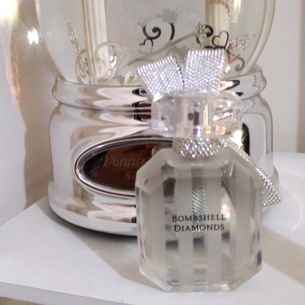 Victoria Secret Limited Edition (Bombshell) Perfume - Picture 5 of 6